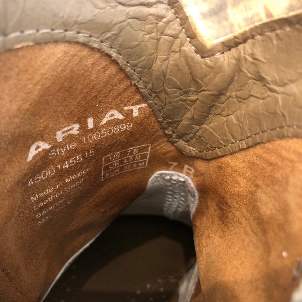 Ariat ~ Size 7 ~ Chandler Boots ~ White Cloud Suede - Picture 10 of 14